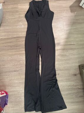 SHEIN Black Sleeveless V-Neck Lace Jumpsuit
